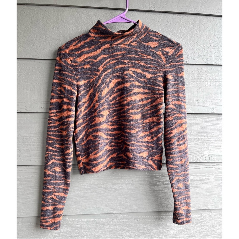 ❌SOLD❌ H&M Cheetah Print Top